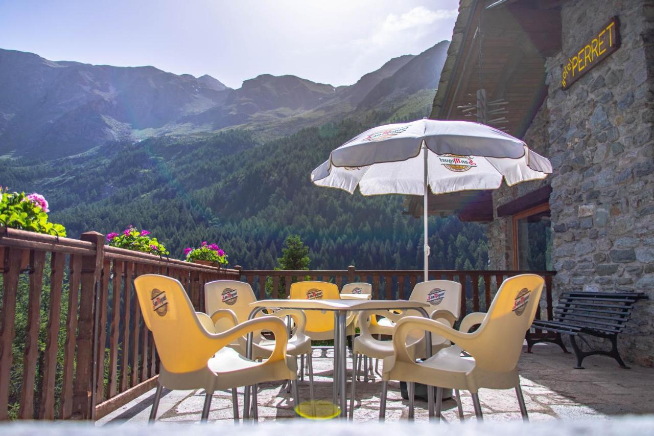 Hotel & Restaurant Perret - Mountain People ヴァルグリゼンケ エクステリア 写真