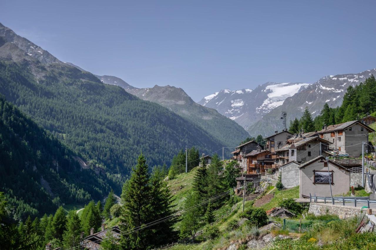 Hotel & Restaurant Perret - Mountain People ヴァルグリゼンケ エクステリア 写真