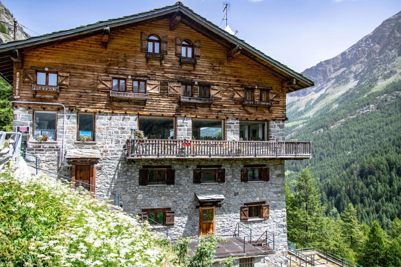 Hotel & Restaurant Perret - Mountain People ヴァルグリゼンケ エクステリア 写真
