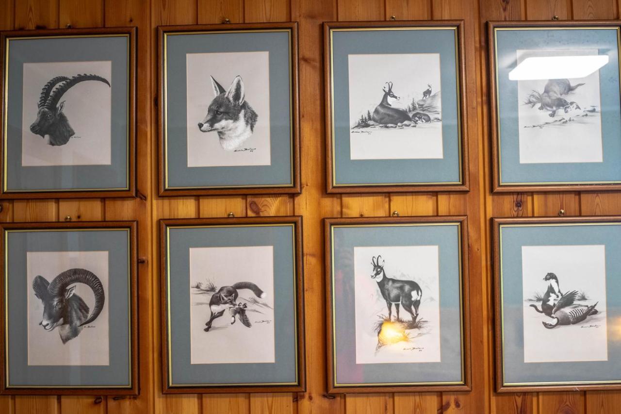 Hotel & Restaurant Perret - Mountain People ヴァルグリゼンケ エクステリア 写真