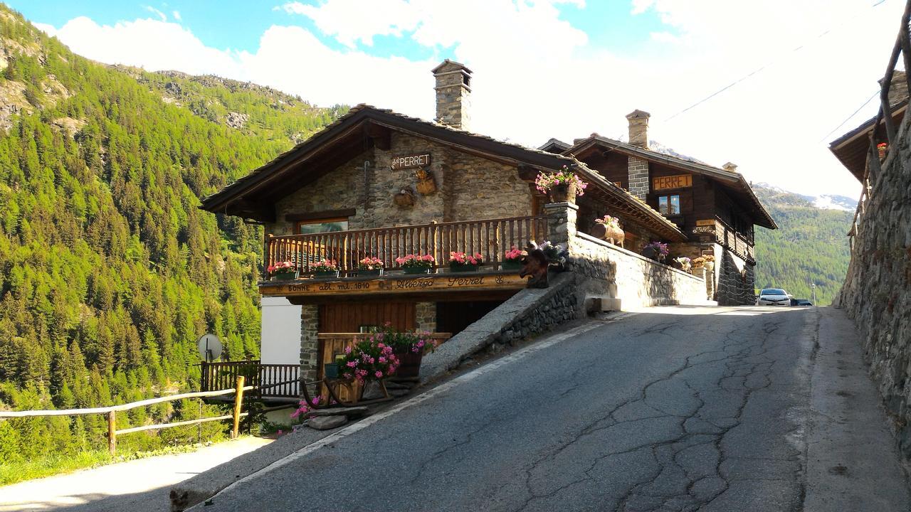 Hotel & Restaurant Perret - Mountain People ヴァルグリゼンケ エクステリア 写真