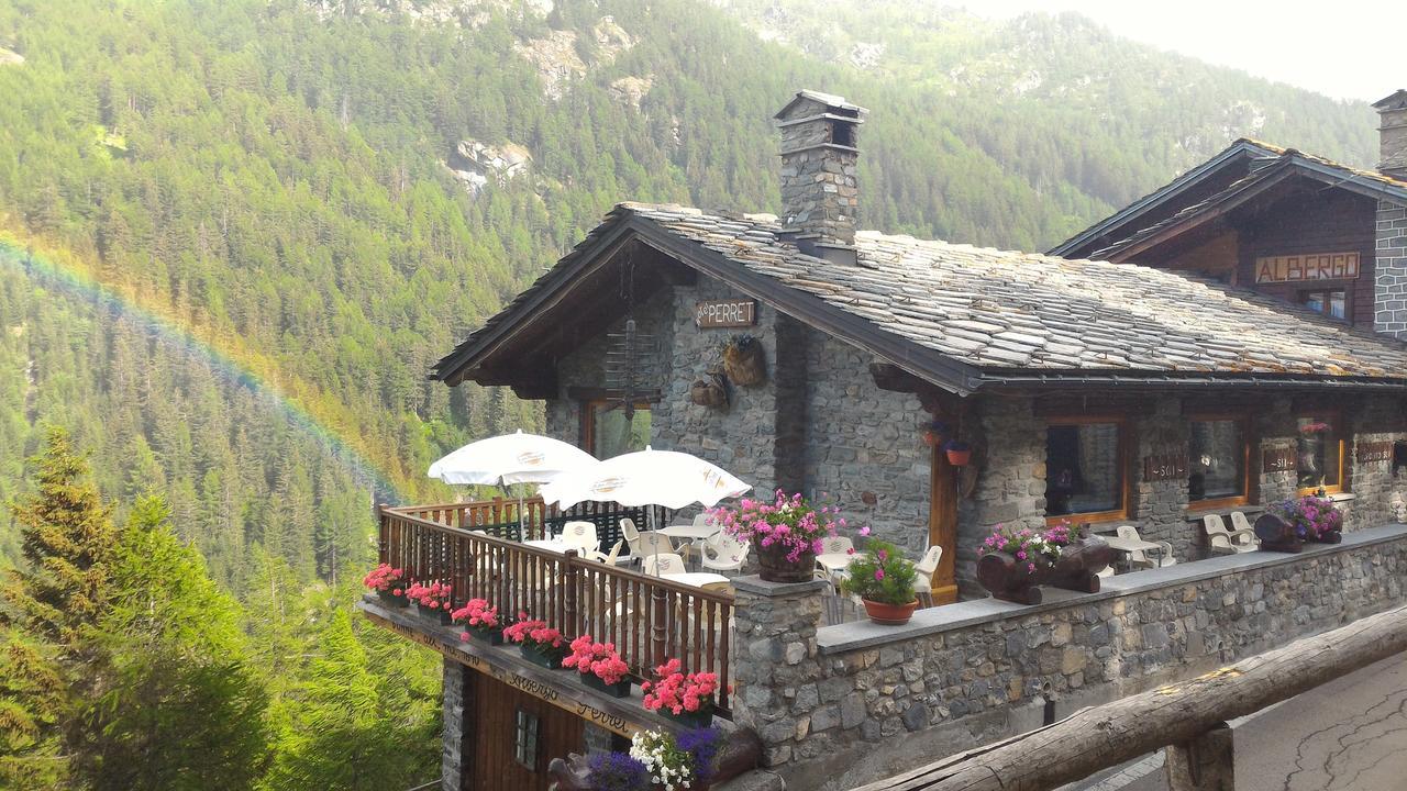 Hotel & Restaurant Perret - Mountain People ヴァルグリゼンケ エクステリア 写真