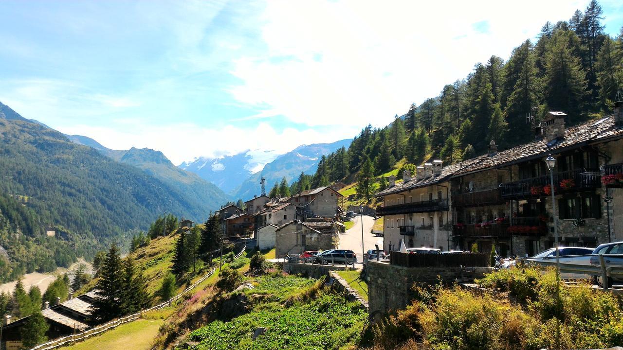 Hotel & Restaurant Perret - Mountain People ヴァルグリゼンケ エクステリア 写真